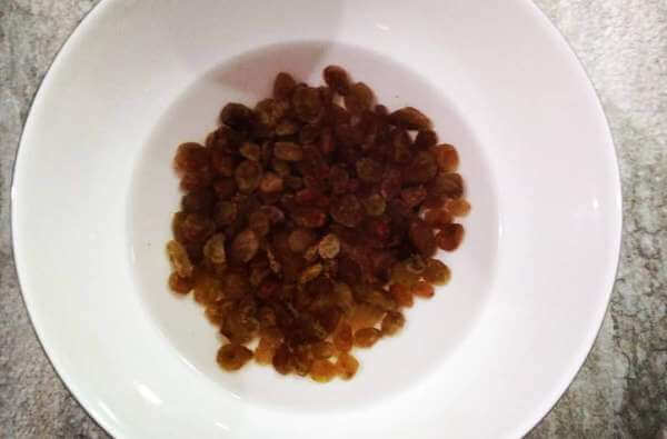 Замачивание изюма