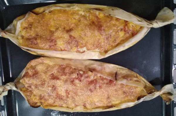 Красная рыба с овощами под сыром, запечённая в духовке