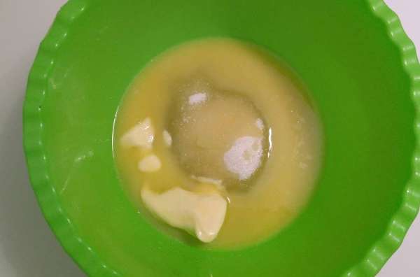 Растапливаем сливочное масло