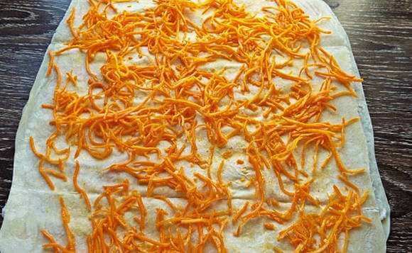 Натираем морковь