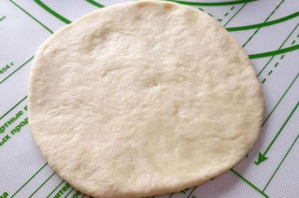 Раскатываем тесто