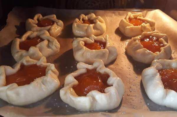 Отправляем корзиночки в духовку